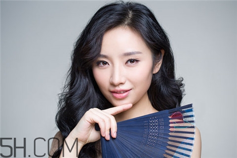粉刺應該擦什么藥膏？粉刺應該用什么護膚品？