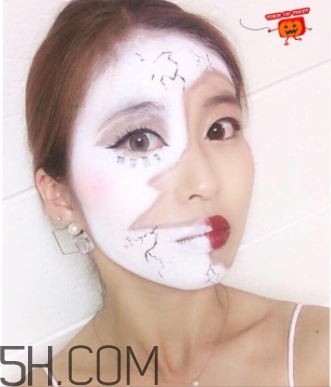 破碎娃娃妝怎么化？萬圣節(jié)破碎娃娃妝畫法教程
