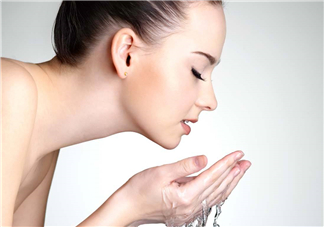 粉刺應(yīng)該去美容院挑嗎？粉刺應(yīng)該吃維生素幾？