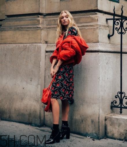 紅色羽絨服怎么搭配？紅色羽絨服搭配圖片