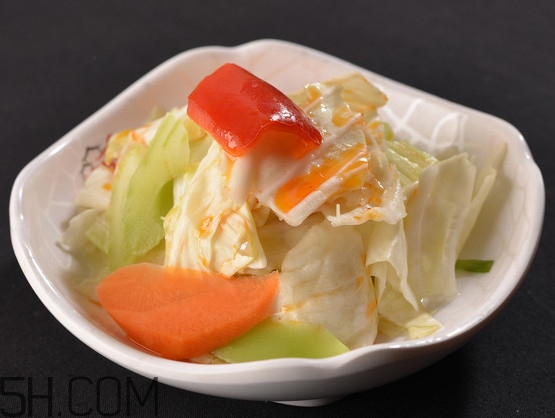 四川泡菜幾天能吃？四川泡菜每次加菜時(shí)加糖還是糖水