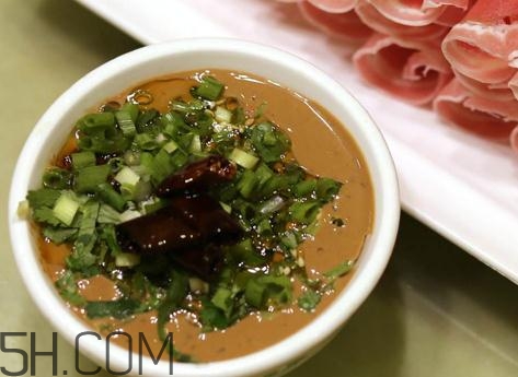 涮羊肉調(diào)料怎么調(diào)好吃？涮羊肉的麻醬怎么調(diào)？