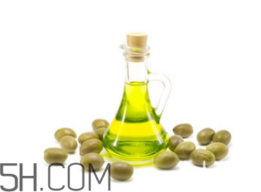 不同發(fā)質(zhì)使用哪種精油好？護(hù)發(fā)素和護(hù)發(fā)精油的區(qū)別