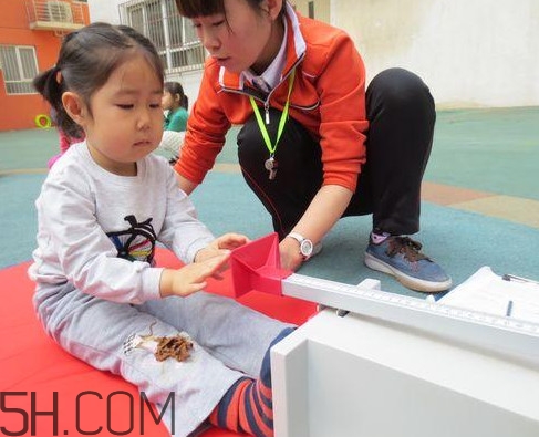 坐位體前屈滿分多少？坐位體前屈摸不到腳怎么辦