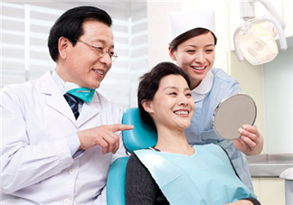 胃潰瘍會(huì)引起后背疼嗎？胃潰瘍會(huì)死嗎？