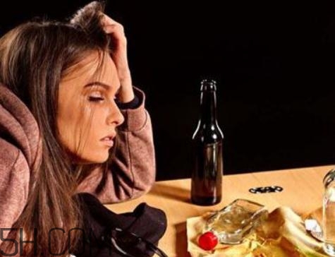 酒精肝是什么引起的？酒精肝是喝酒喝的嗎？