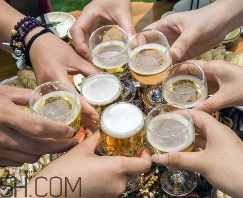 酒精肝是什么引起的？酒精肝是喝酒喝的嗎？