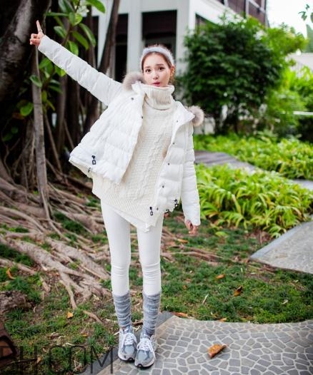 白色羽絨服配什么褲子？白色羽絨服搭配褲子圖片