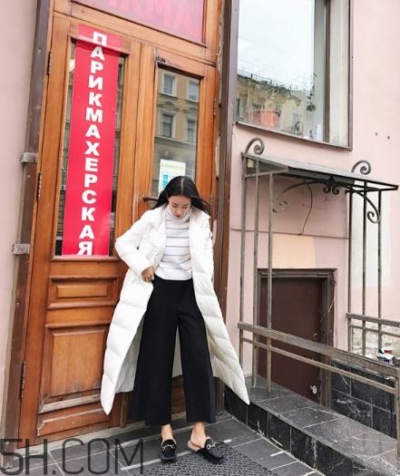 白色羽絨服配什么顏色毛衣？白色羽絨服搭配毛衣圖片