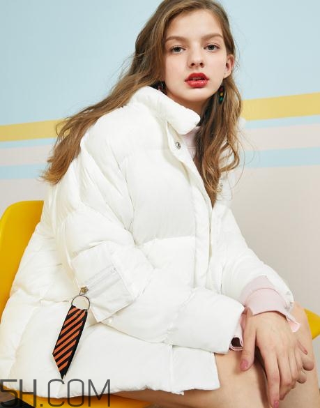 白色羽絨服怎么保存不發(fā)黃？白色羽絨服怎么打理？