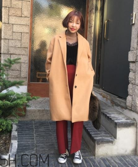 駝色內(nèi)搭配什么外套？駝色內(nèi)搭怎么搭配外套？