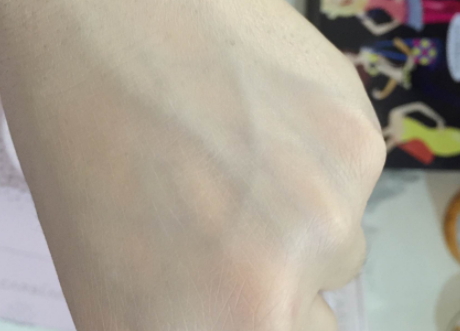 卡姿蘭氣墊cc和瑪麗黛佳哪個(gè)好？對(duì)比