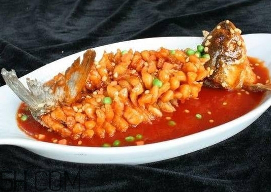 松鼠魚為什么叫松鼠魚？松鼠魚是什么魚做的