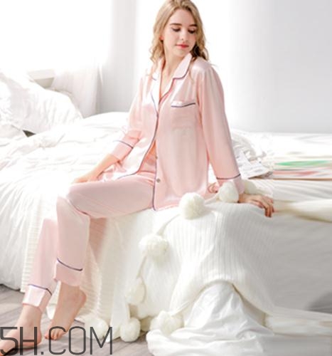 真絲衣服怎么洗不掉色？真絲衣服掉色怎么恢復？