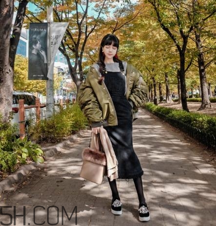 軍綠色羽絨服怎么搭配？軍綠色羽絨服搭配圖片
