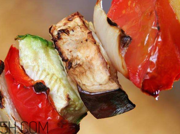 蔬菜烤著吃有營養(yǎng)嗎？烤胡蘿卜吃有什么好處