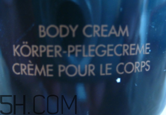 雅芳小黑裙香體乳怎么樣？雅芳小黑裙香體乳好用嗎？