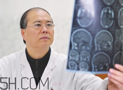 哪些原因可以導(dǎo)致腦死亡？腦死亡和植物人有什么區(qū)別