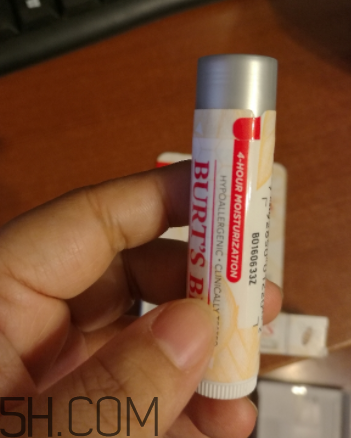 小蜜蜂細致修護唇膏怎么樣？好用嗎？