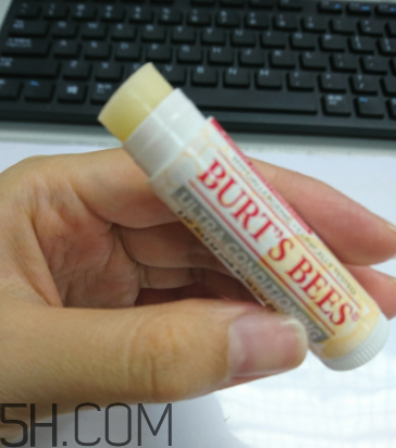 小蜜蜂細致修護唇膏怎么樣？好用嗎？