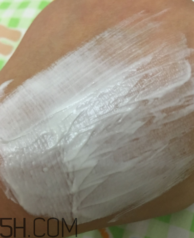 小蜜蜂水洗面膜敷多長(zhǎng)時(shí)間？小蜜蜂水洗面膜用法