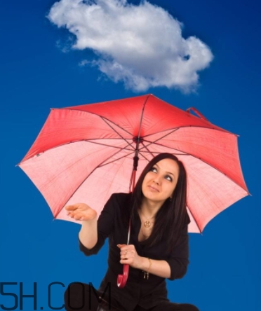 女生說記得帶傘什么意思？女生說雨傘什么意思？