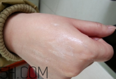 御泥坊黑玫瑰潔面乳怎么樣？御泥坊黑玫瑰潔面乳好用嗎？