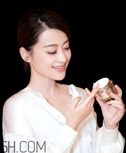蘭蔻和雅詩(shī)蘭黛哪個(gè)好用？雅詩(shī)蘭黛萬(wàn)能面霜測(cè)評(píng)