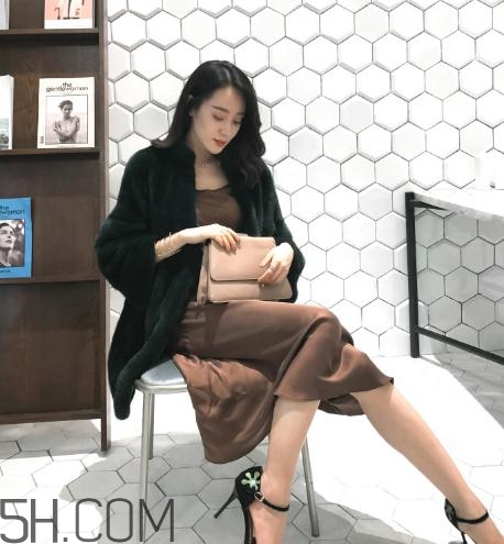 水貂絨毛衣會(huì)起球嗎？水貂絨起球怎么辦？