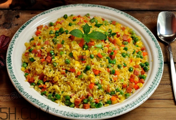 蛋炒飯和揚(yáng)州炒飯有什么區(qū)別？蛋炒飯是發(fā)物嗎