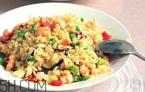 蛋炒飯什么時(shí)候放蛋？蛋炒飯什么時(shí)候放鹽