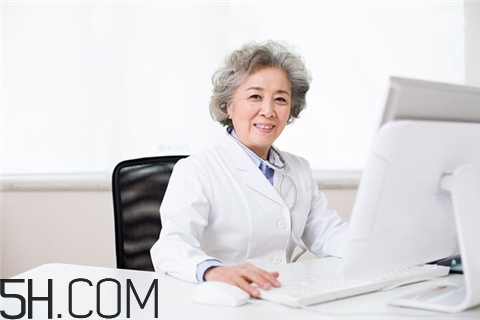 骨折用紅外線(xiàn)烤燈嗎？骨折做什么手術(shù)？
