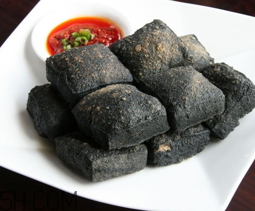 炸臭豆腐的汁怎么調(diào)？正宗臭豆腐制作方法