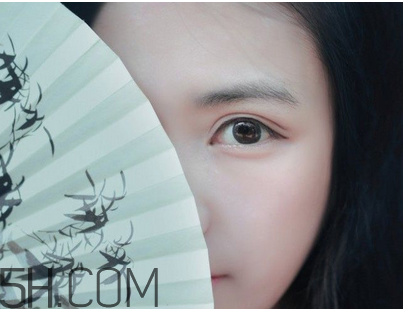 粉餅和散粉哪個定妝效果好？定妝粉和定妝粉餅的使用方法