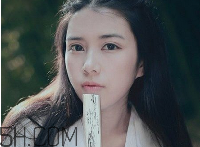粉餅和散粉哪個定妝效果好？定妝粉和定妝粉餅的使用方法