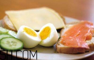 人為什么會(huì)掉發(fā)？怎么防止掉發(fā)？
