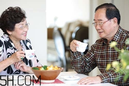 冬季老年人如何養(yǎng)生？老年人養(yǎng)生的注意事項(xiàng)是什么？