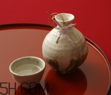 什么時(shí)候喝藥酒比較好？喝藥酒有什么禁忌？