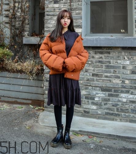 棉服配裙子好看嗎？棉衣配什么裙子好？