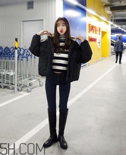 黑色面包服怎么搭配？黑色面包服搭配圖片