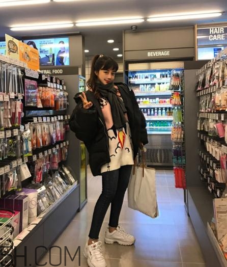 黑色面包服怎么搭配？黑色面包服搭配圖片