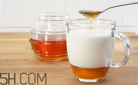 牛奶可以加蜂蜜嗎？蜂蜜加牛奶怎么樣？