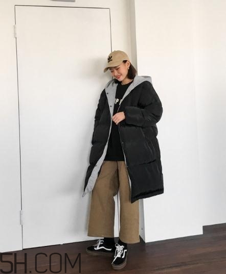 黑色棉襖配什么褲子？黑色棉服搭配褲子圖片