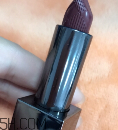 burberry口紅97和93哪個(gè)好看？burberry巴寶莉97和93對(duì)比