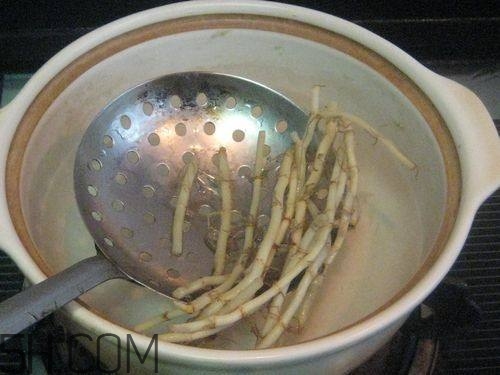愛(ài)長(zhǎng)痘吃什么食物好？愛(ài)長(zhǎng)痘的食物禁忌有哪些？