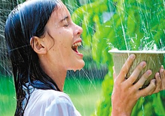 淋雨后要洗澡嗎？淋雨后不洗澡會怎么樣？