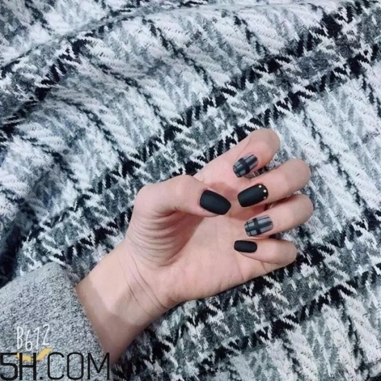 美甲涂什么顏色好看？2018冬天最美的韓式美甲