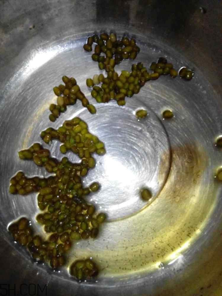 綠豆糕和香蕉能一起吃嗎？吃了綠豆糕還能吃香蕉嗎？