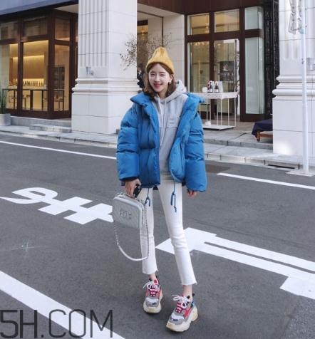 藍色棉襖配什么褲子？藍色棉服搭配褲子圖片