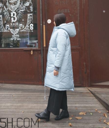 藍色棉襖配什么褲子？藍色棉服搭配褲子圖片